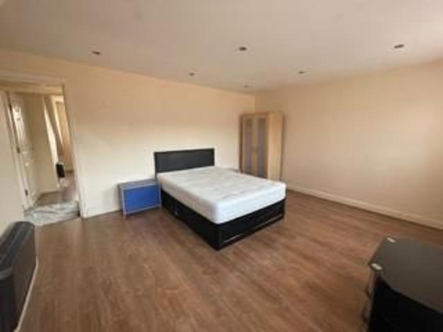 Apartment for rent in Scott Hall, Leeds