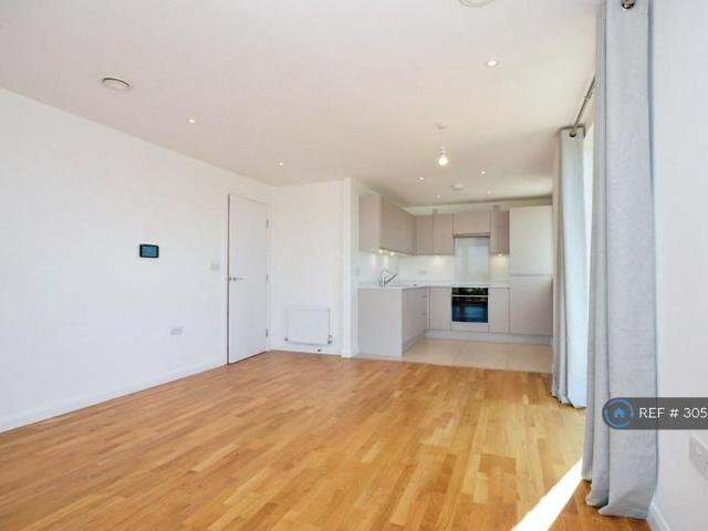 Apartment for rent in Watford Heath, Watford