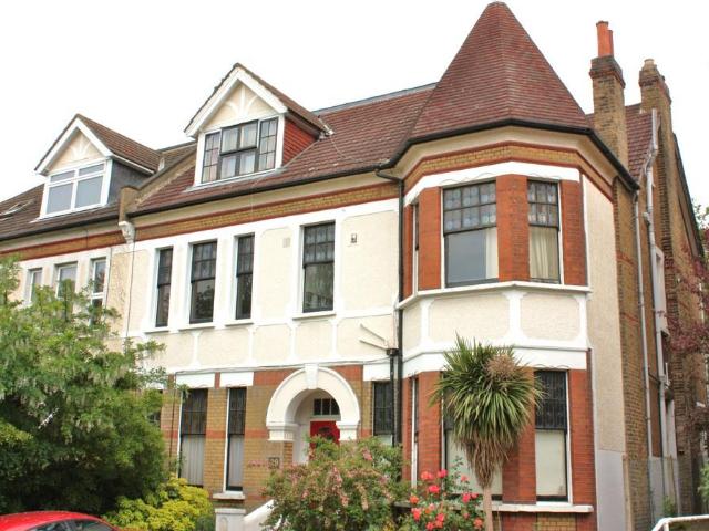 Flat for rent in London Borough of Croydon, Greater London