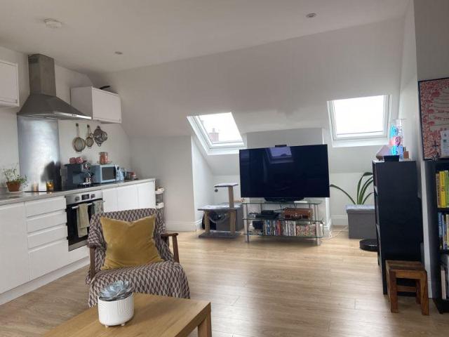 Flat for rent in Mill Hill, Greater London