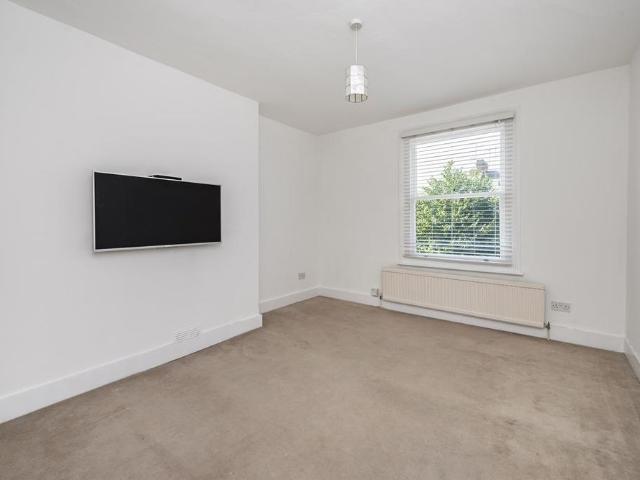 Apartment for rent in Brook Green, Greater London