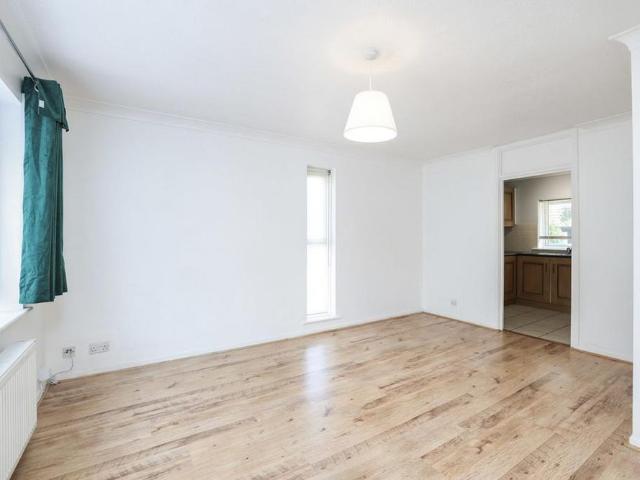 Apartment for rent in Ickenham, Greater London