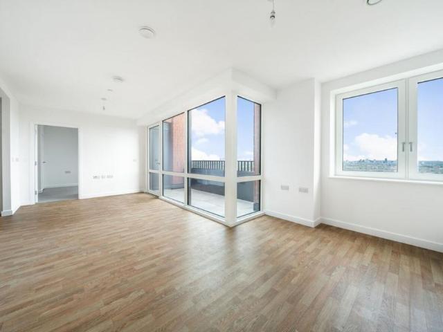Apartment for rent in Roding Riverside, Greater London