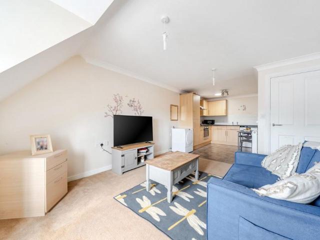 Apartment for rent in Littlecote, West Sussex
