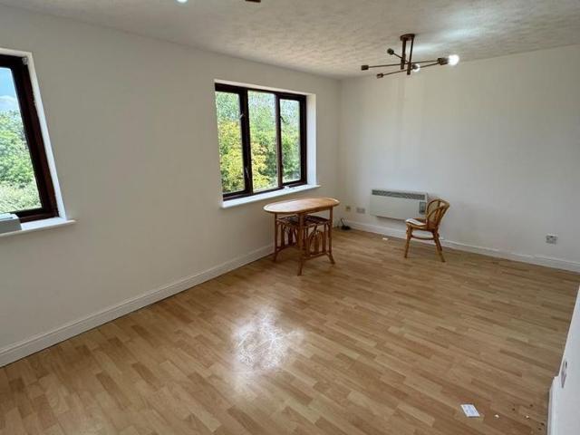 Apartment for rent in Fleet Estate, Monks Orchard