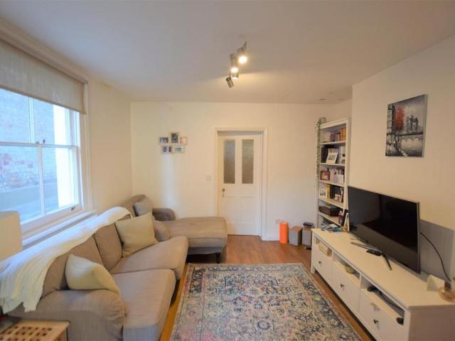 Apartment for rent in Surbiton, Greater London