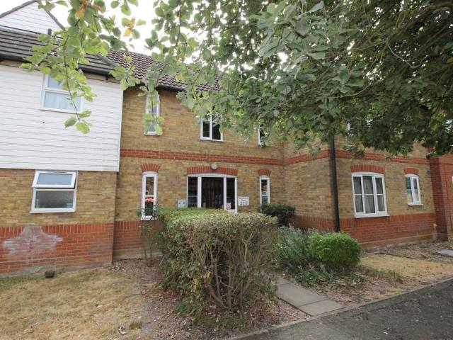 Flat for rent in Mile End, Fordham Heath
