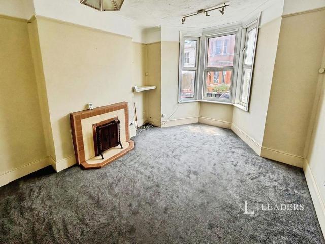 Apartment for rent in Roselands, Eastbourne