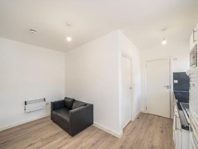 Apartment for rent in Carshalton Beeches, Greater London