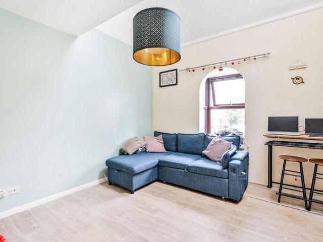 Apartment for rent in Horsell, Woking