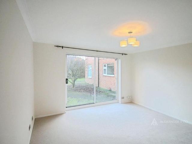 Apartment for rent in Ashlyns Estate, Pouchen End