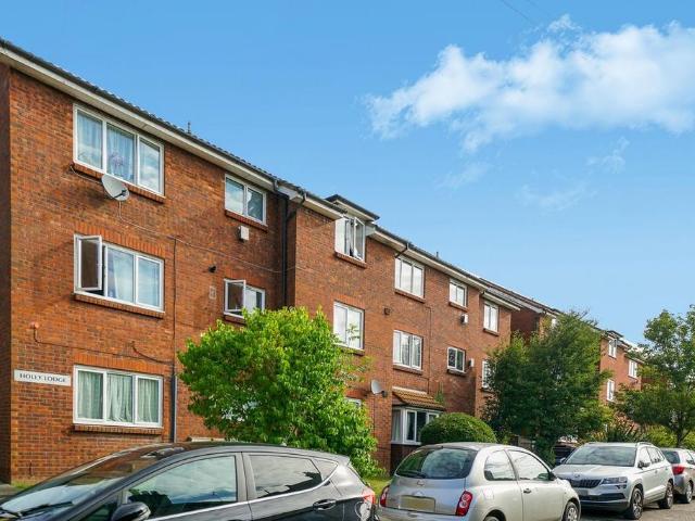 Flat for rent in Wealdstone, Greater London