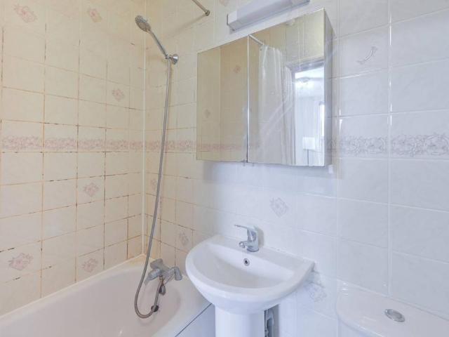 Flat for rent in Kensington, Greater London