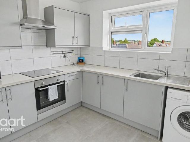 Apartment for rent in Harold Hill, Greater London
