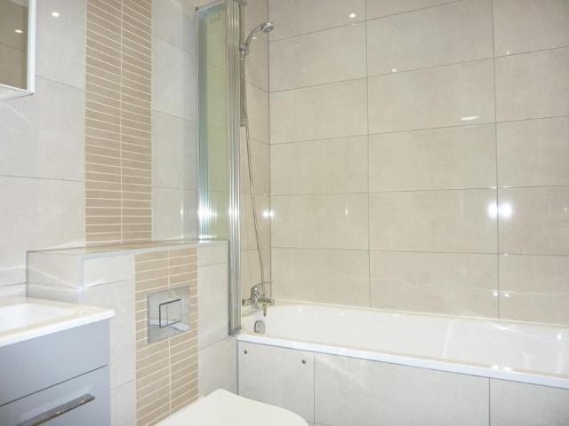 Apartment for rent in Rosehill, Greater London