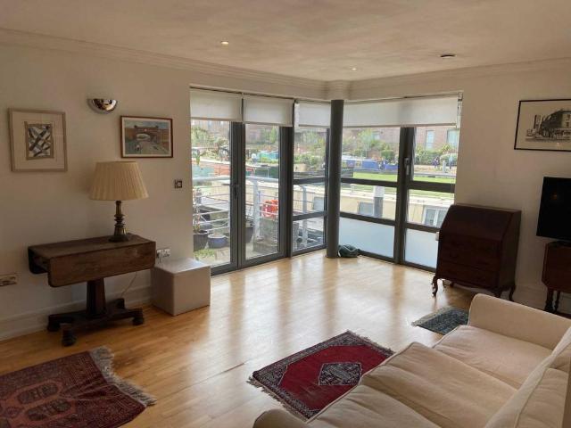 Flat for rent in London Borough of Hounslow, Greater London
