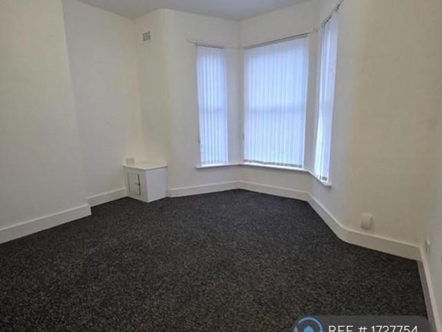 Apartment for rent in Stoneycroft, Calderstones