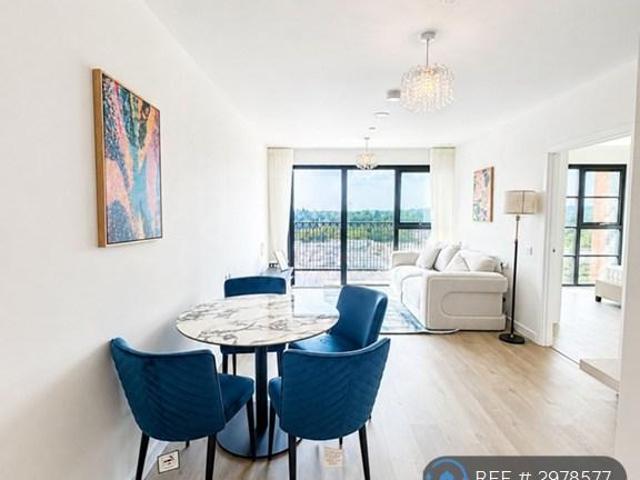 Flat for rent in Motspur Park, Greater London