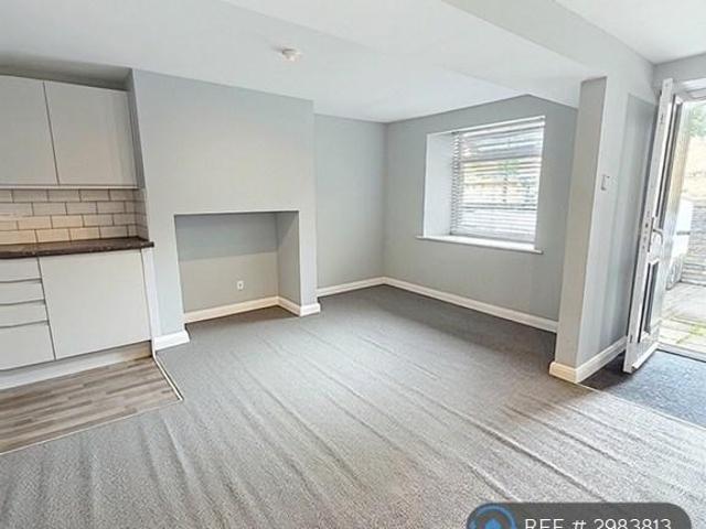 Flat for rent in Claremount, Halifax