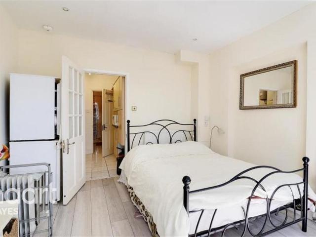 Apartment for rent in Ickenham, Greater London