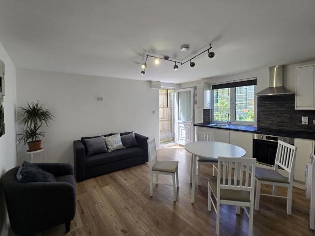 Apartment for rent in Temple Fortune, Greater London