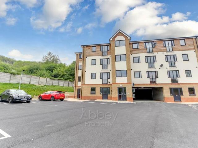Flat for rent in Farley Hill, Spring Park