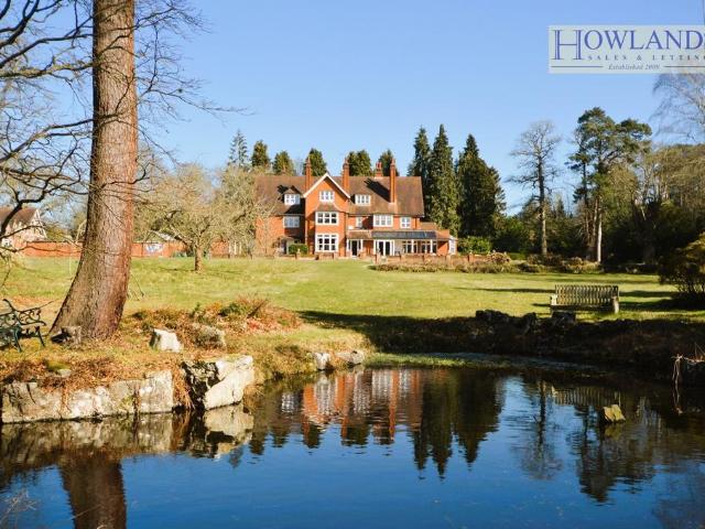 Flat for rent in Heol-las, Surrey