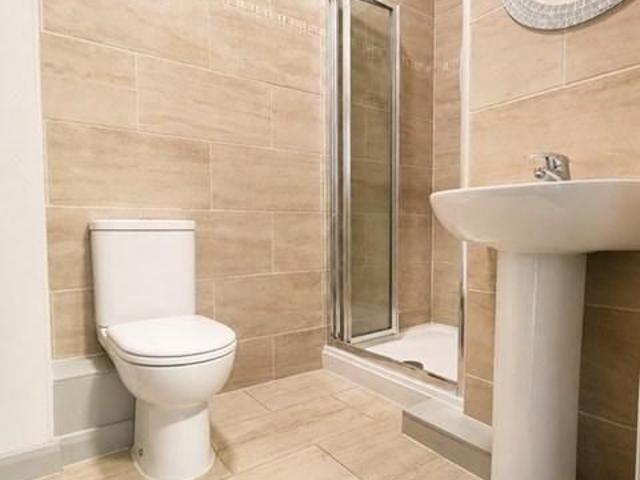 Apartment for rent in Deeplish, Burnedge