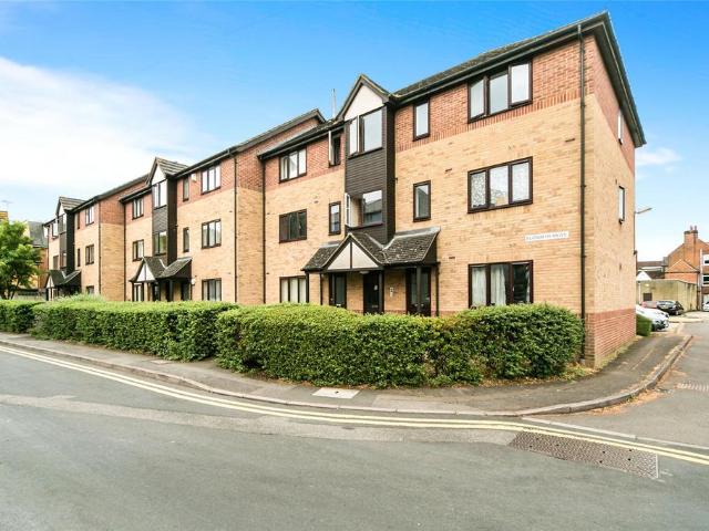 Flat for rent in Reading