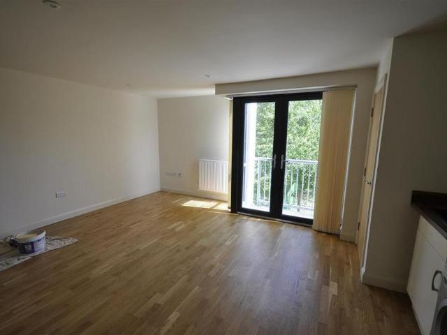 Apartment for rent in Whaddon, Golden Valley