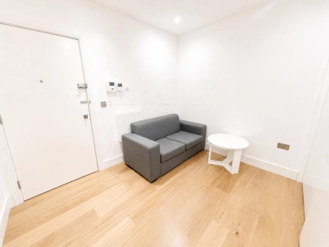 Studio for rent in London Borough of Hounslow, Greater London