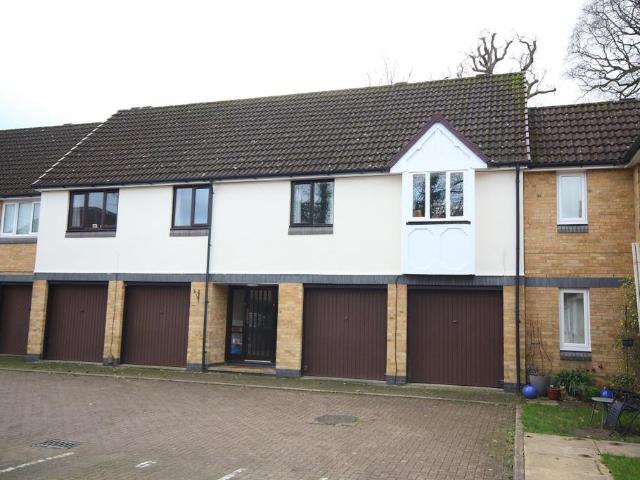 Flat for rent in Goldsworth Park, Woking