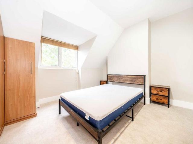 Apartment for rent in Molesey, Elmbridge