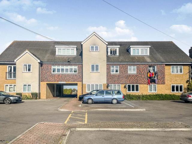 Flat for rent in Oad Street, Kent
