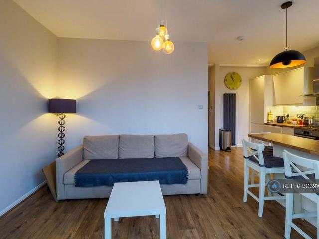 Apartment for rent in St Margarets, Greater London
