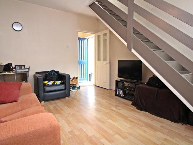 Flat for rent in Plasnewydd, Falcon Lodge