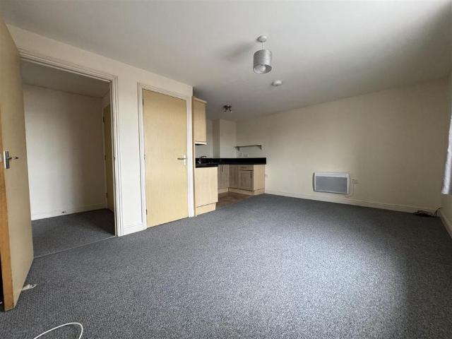 Apartment for rent in Gorse Hill, Swindon