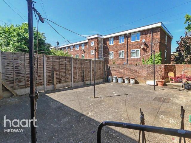 Apartment for rent in Brompton, Gillingham