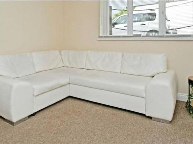 Apartment for rent in Tuckingmill, Pool