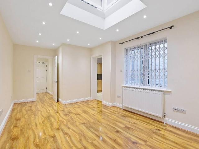 Flat for rent in Chalk Farm, Primrose Hill