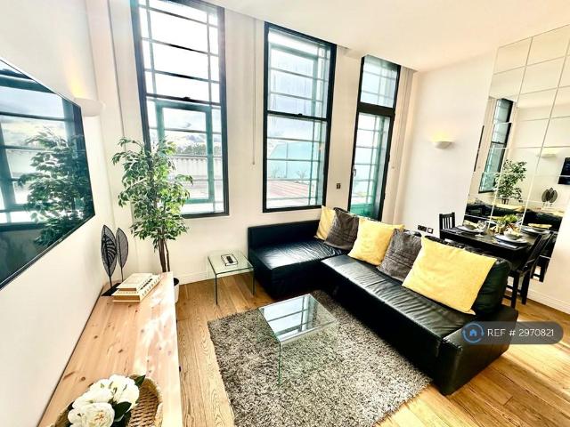 Flat for rent in London Borough of Ealing, Perivale