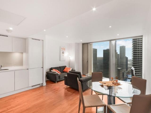 Flat for rent in Canary Wharf, Greater London