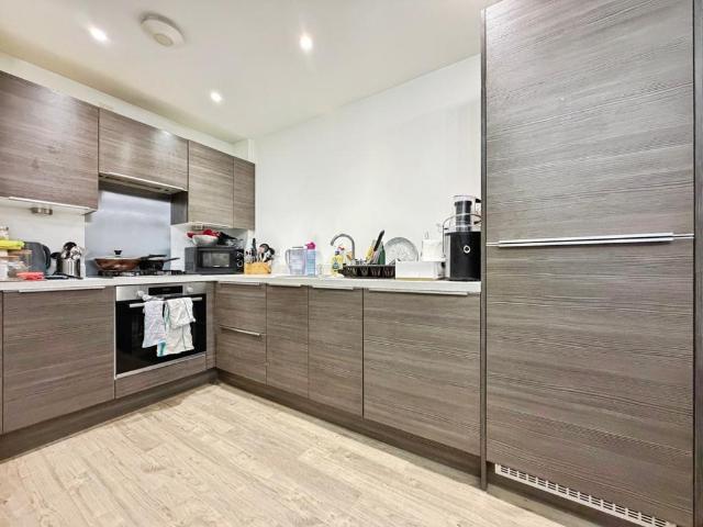 Flat for rent in London Borough of Hounslow, Hanworth
