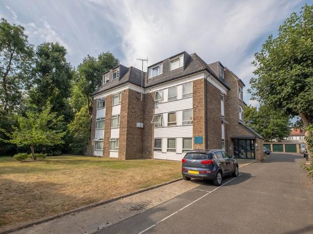 Flat for rent in St Margarets, Greater London