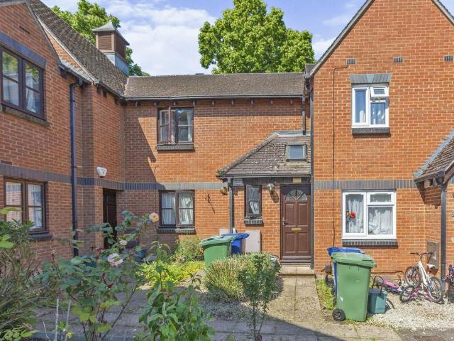 Flat for rent in Barton, The Slade