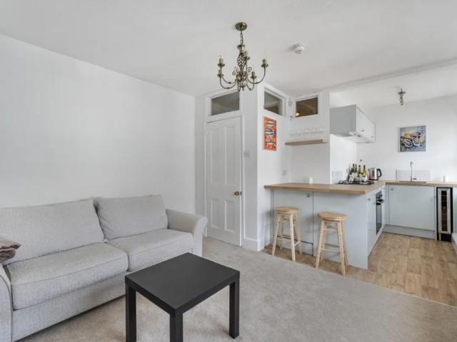 Apartment for rent in St James, Sandown Park