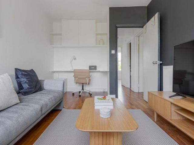 Apartment for rent in North Kensington, Greater London