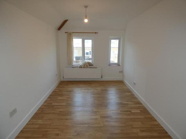 Apartment for rent in Napsbury Park, Five Acres