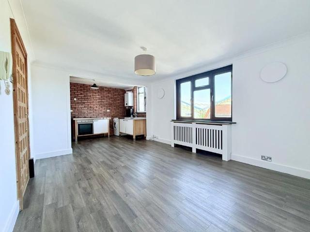 Apartment for rent in Southend City Centre Neighbourhood, Alton Barnes
