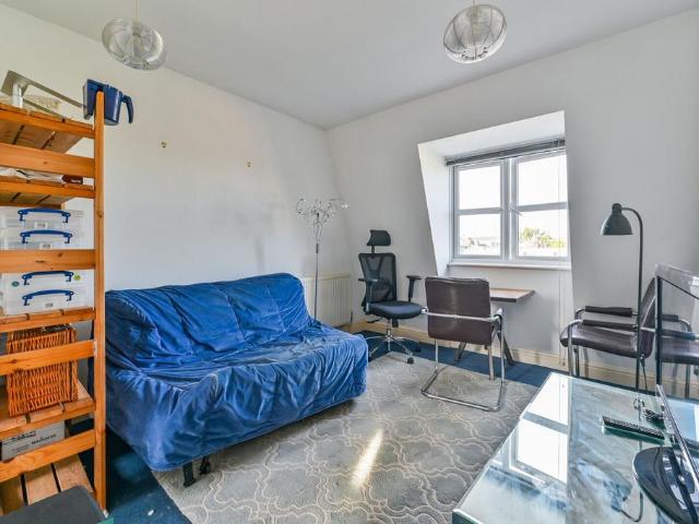 Flat for rent in Kensal Town, Greater London
